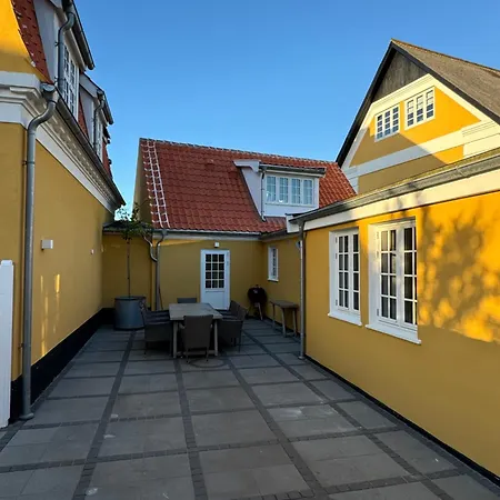 1 Skon Og Lyst Indrettet I Nyaraló *